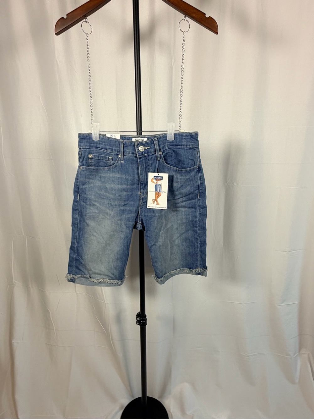 Denizen by Levi Mid Rise 9" Bermuda Short NWT